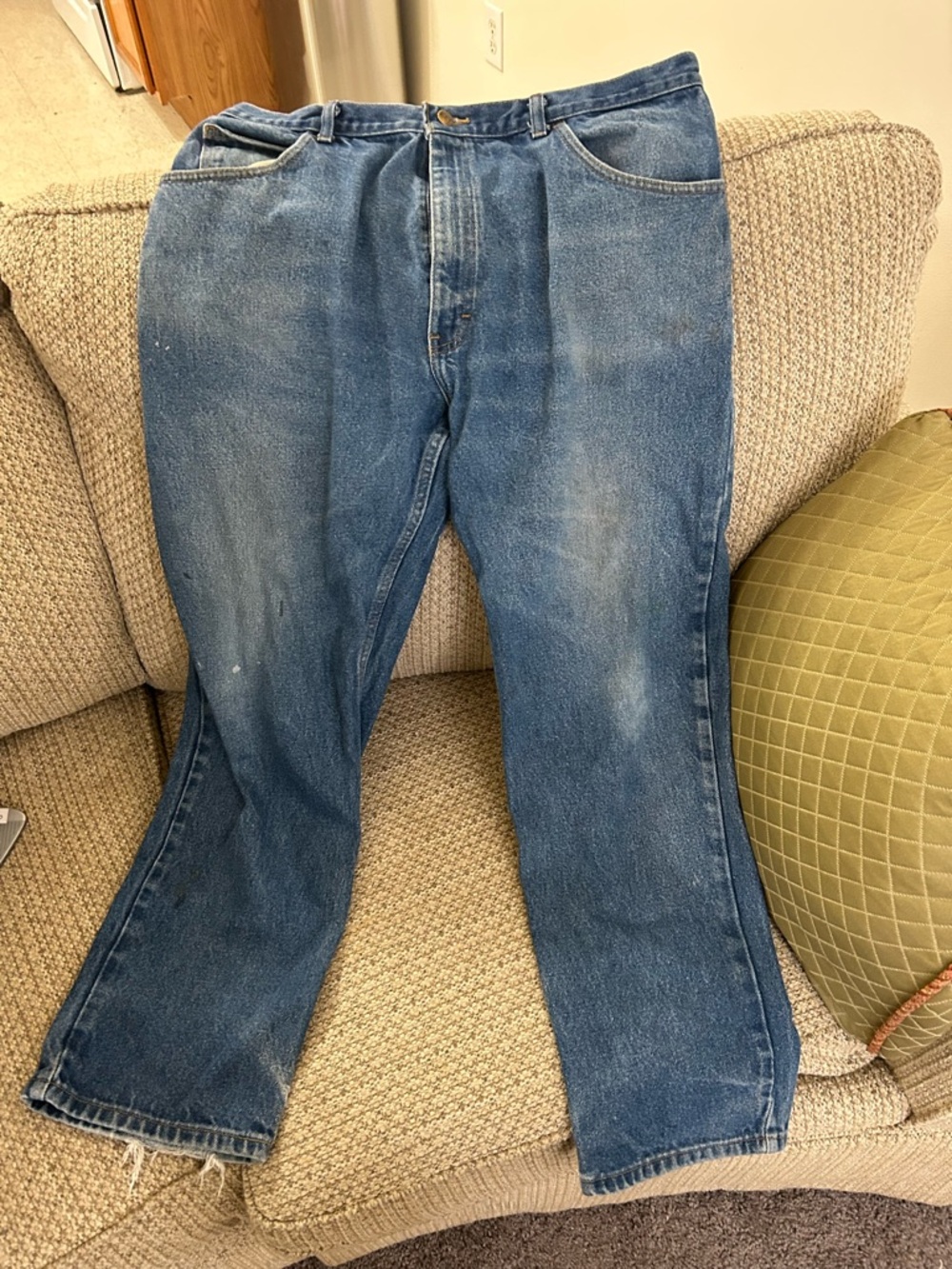 Relaxed Fit Men's Denim Jeans in Medium Blue